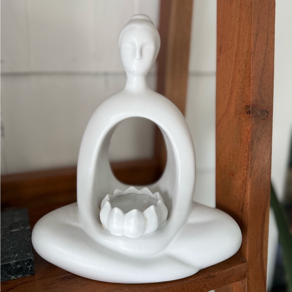 PartyLite white Zen Meditation Buddha Lotus Tealight Candle Holder